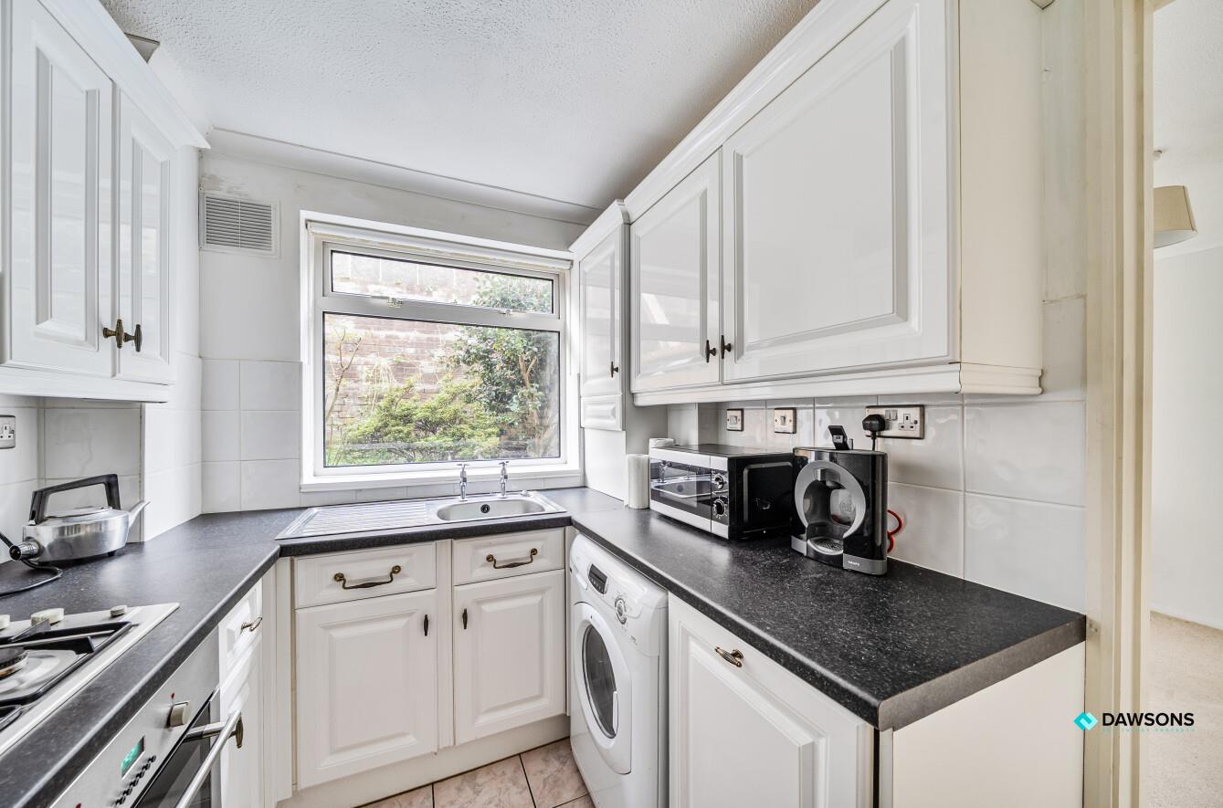 Broad Parks, West Cross, Swansea, SA3 5NZ